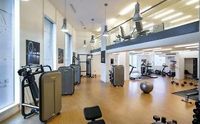 Stylish Fully-Equipped One Bedroom Apartment With Extra Sofa Bed, Free Secure Parking, Onsite Gym, 24Hr Security & Concierge