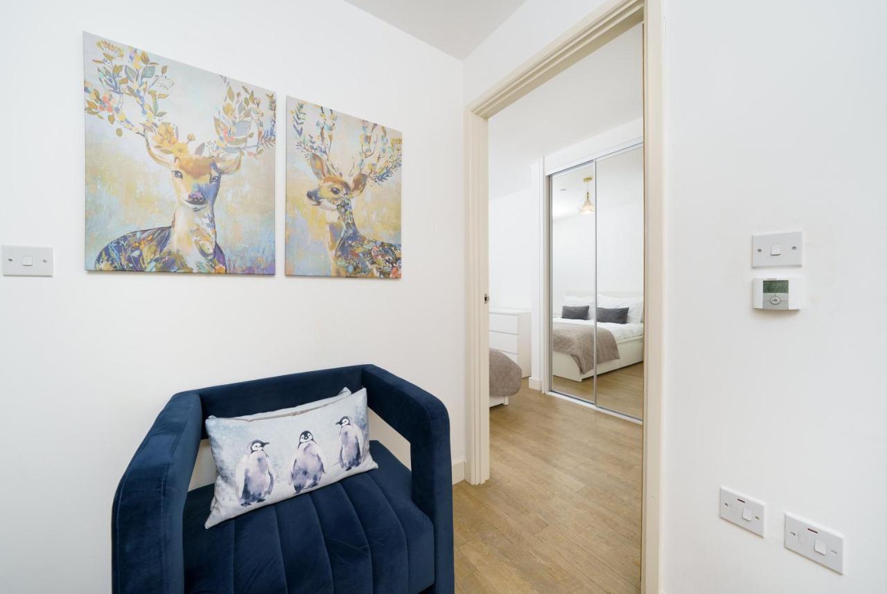 Stylish Fully-Equipped One Bedroom Apartment With Extra Sofa Bed, Free Secure Parking, Onsite Gym, 24Hr Security & Concierge London Exterior photo